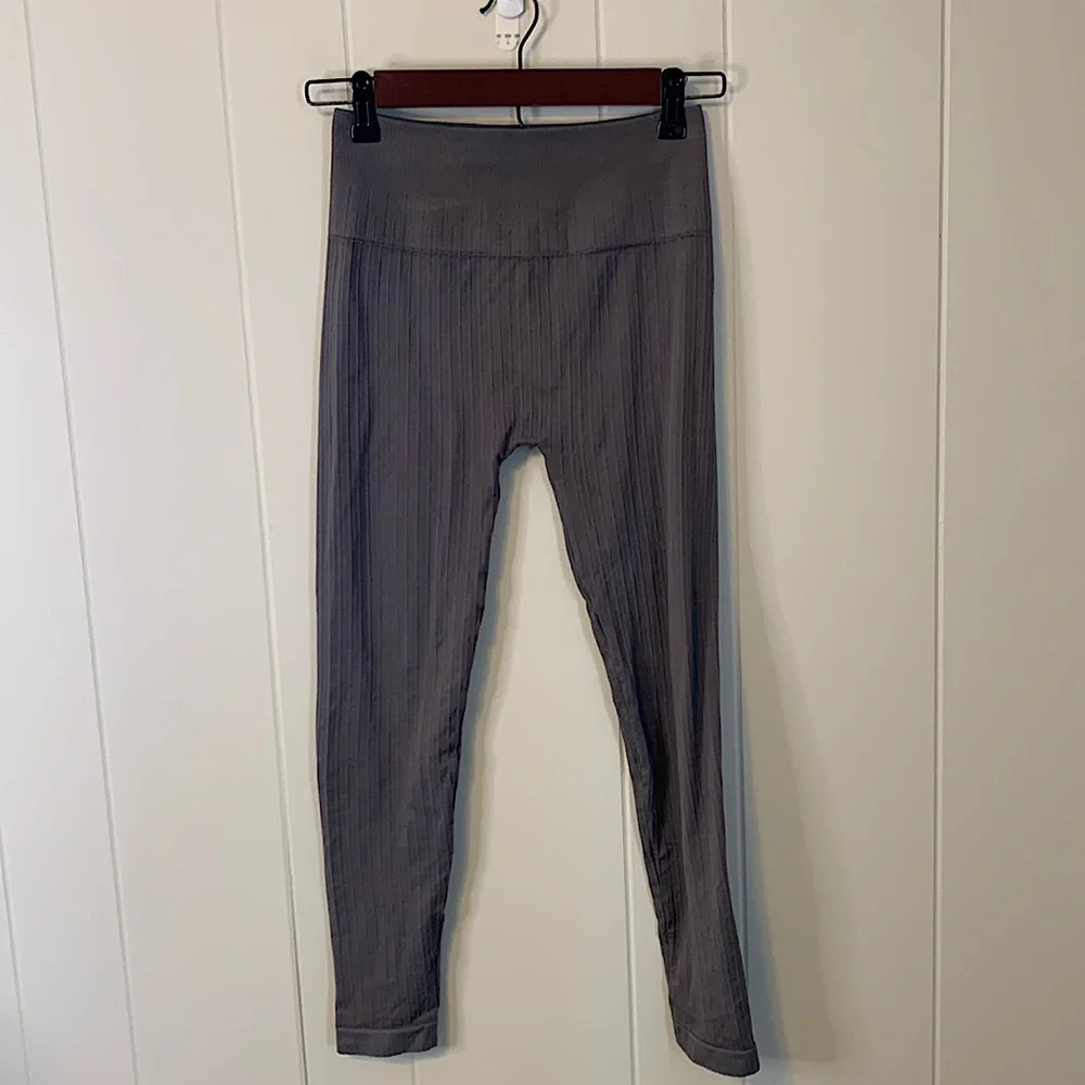 Avocado Seamless Ribbed Leggings Size Small/Medium